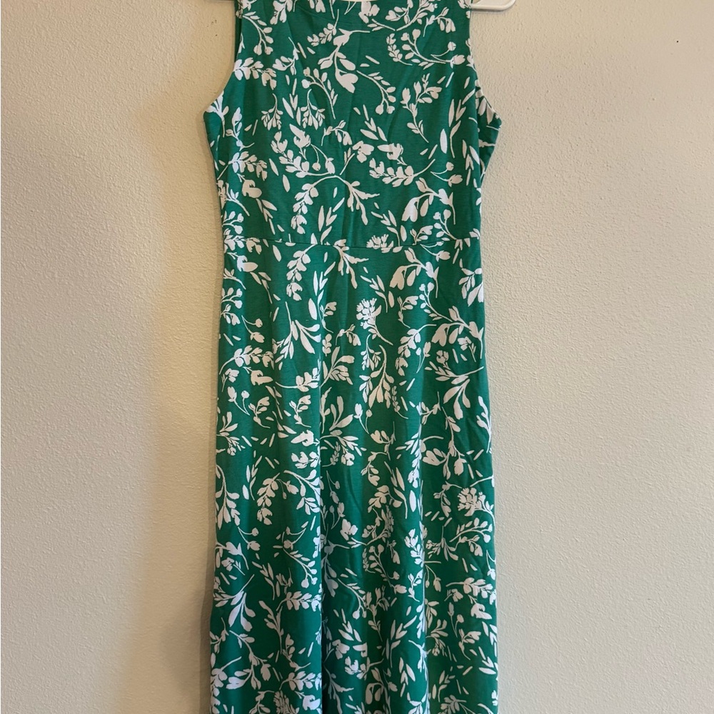Elegant Green and White Floral Dress